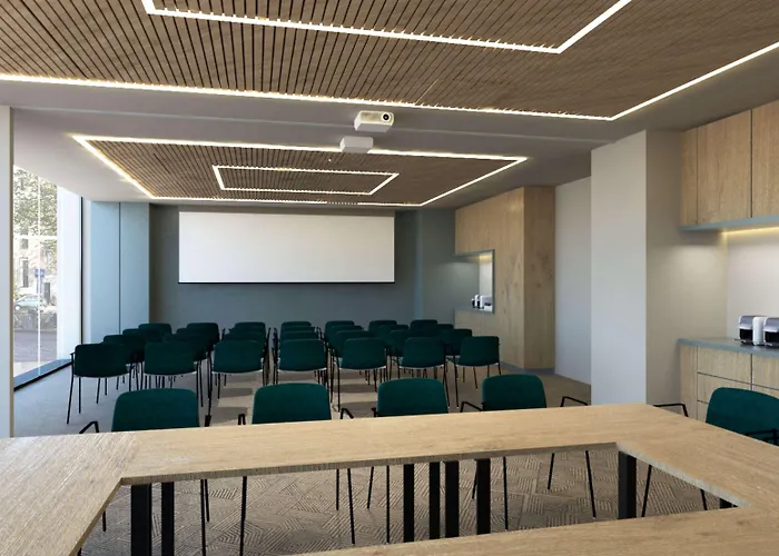 Hampton By Hilton East 3*